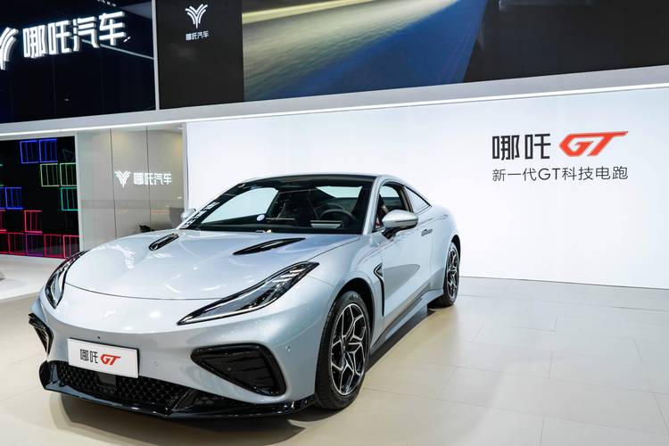 重庆267哪吒汽车在智能汽车领域的表现，领途汽车在新能源汽车市场中的影响力